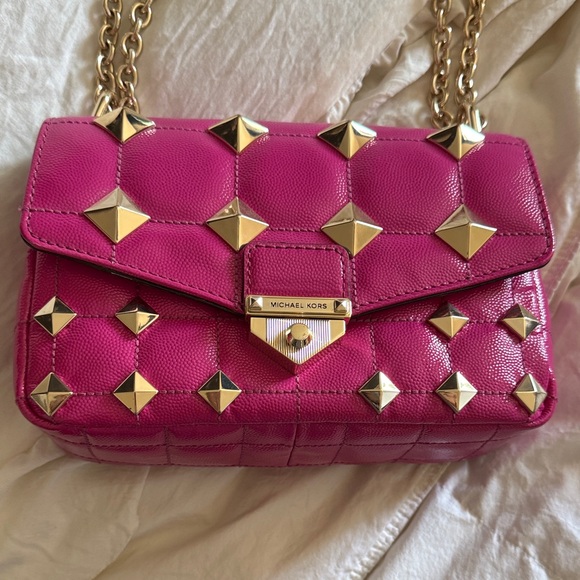 Michael Kors SoHo small quilted patent leather bag in wild berry (hot pink) - Picture 2 of 6